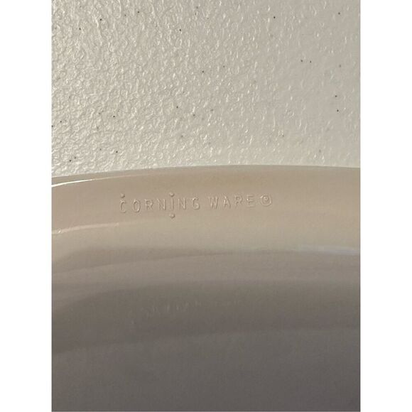 CorningWare White Abundance Casserole Dish with Lid 5 Liter - Picture 4 of 5
